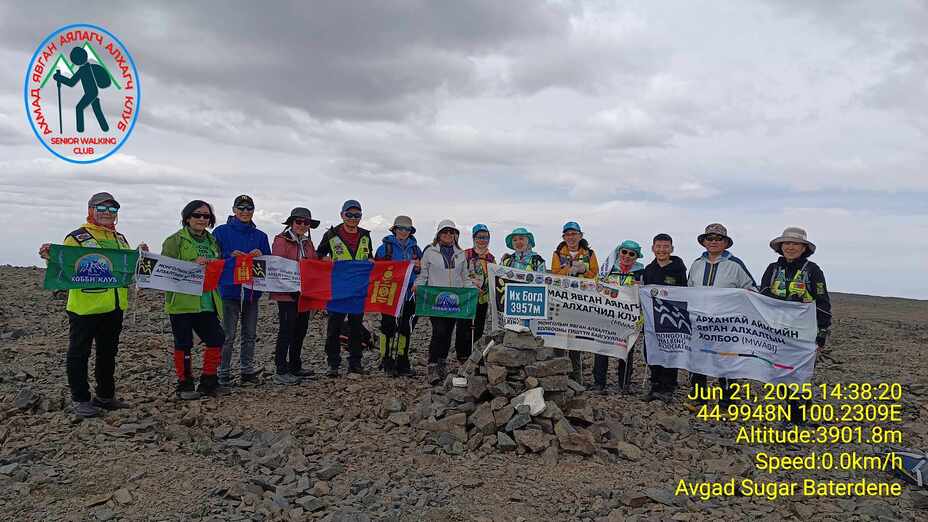 Successful climb, Ikh Bogd