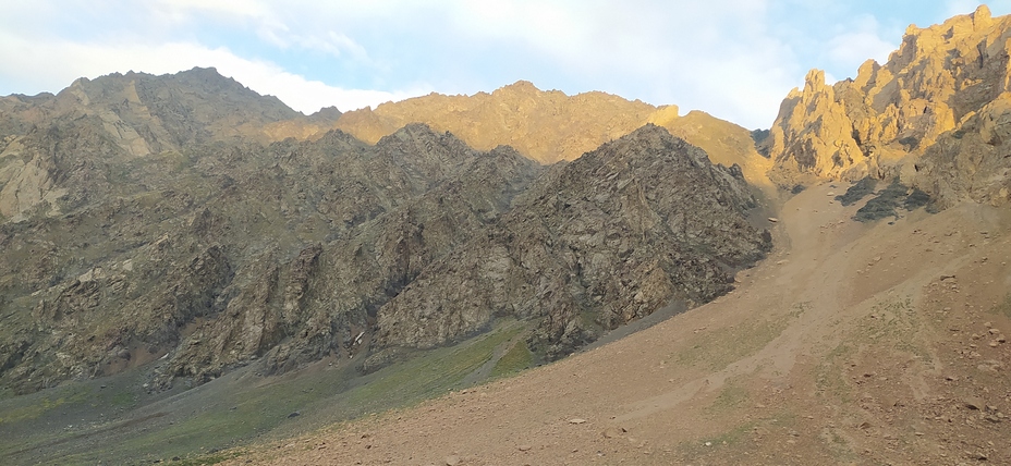 Start climbing before hesachal, Alam Kuh or Alum Kooh