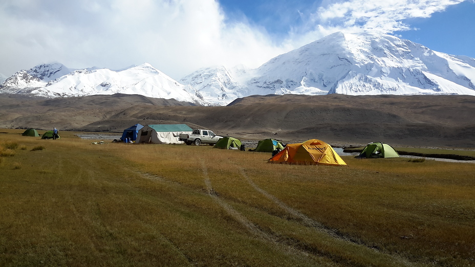 Camping on the north side of Muztagh Ata