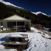 Trilobite Hut on an exceptioally cold morning