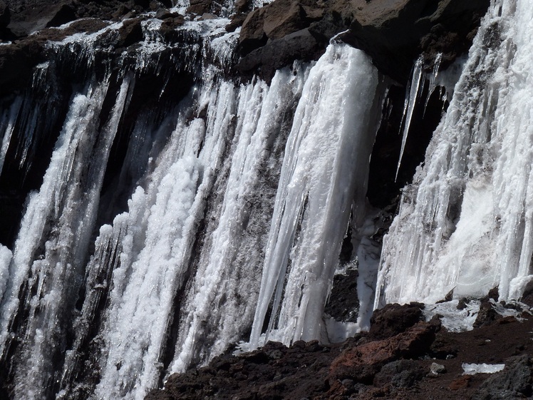 llegando a la cima del lanín catarata congelada, Volcan Lanin