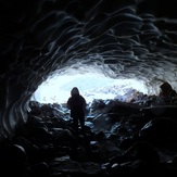 bajo el glaciar en el atravesado