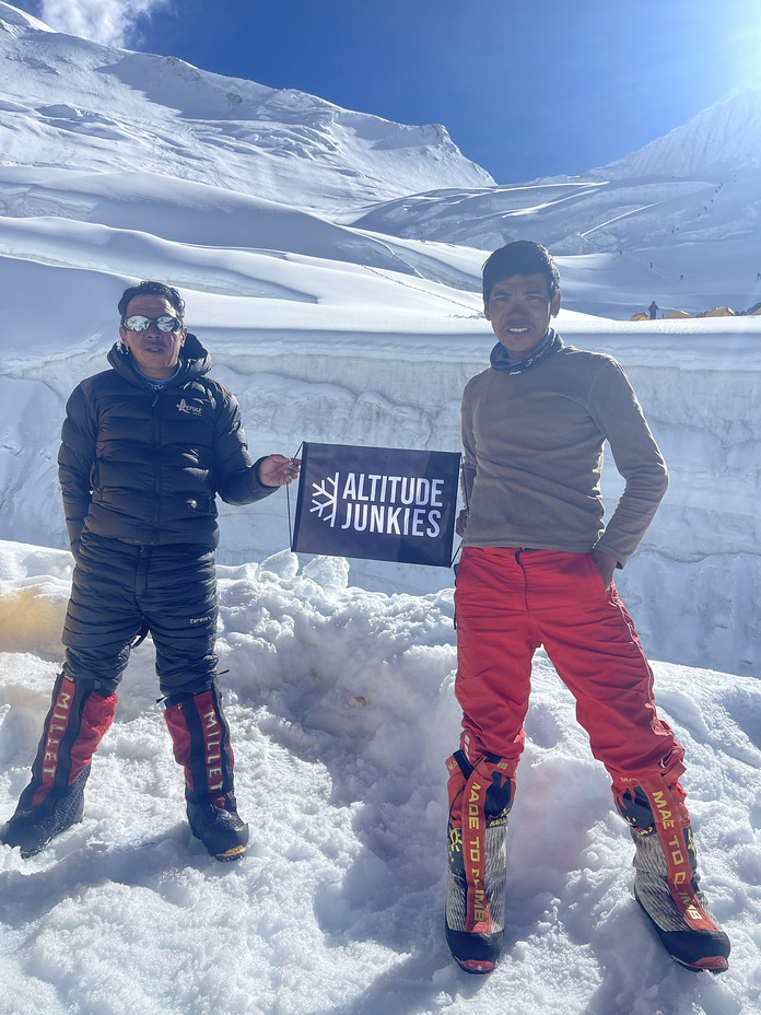 ALTITUDE JUNKIES PVT, Manaslu