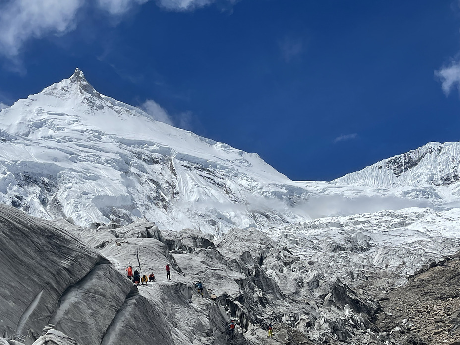 ALTITUDE JUNKIES, Manaslu