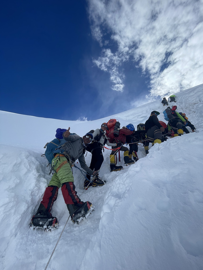 ALTITUDE JUNKIES, Manaslu