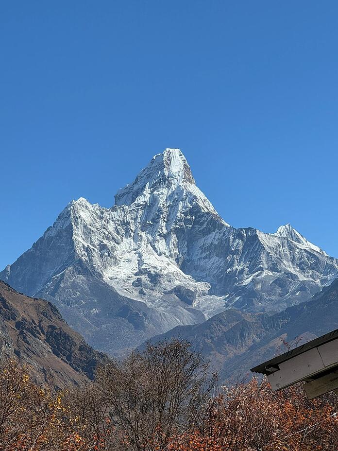 ALTITUDE JUNKIES, Ama Dablam