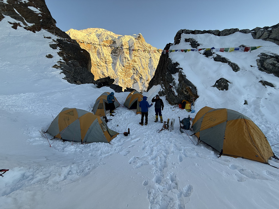 ALTITUDEJUNKIES, Cholatse