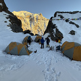 ALTITUDEJUNKIES, Cholatse