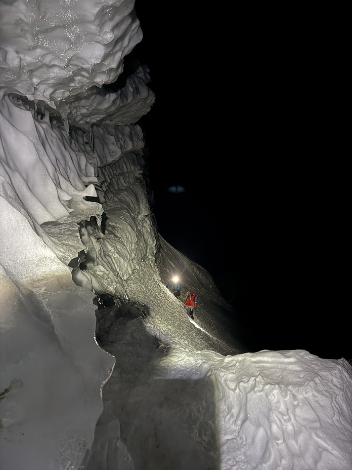 ALTITUDE JUNKIES, Cholatse