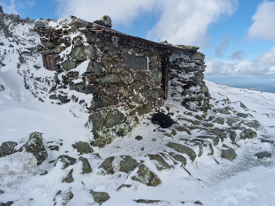 The mountain refuge hut at Foel Grach