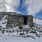 The mountain refuge hut at Foel Grach