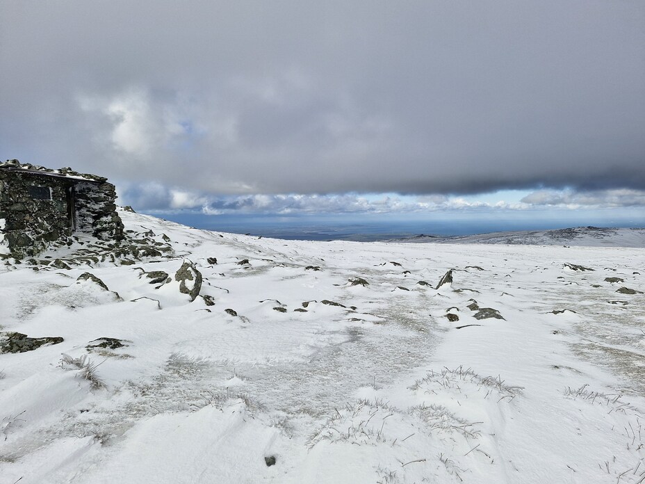 The mountain refuge hut at Foel Grach