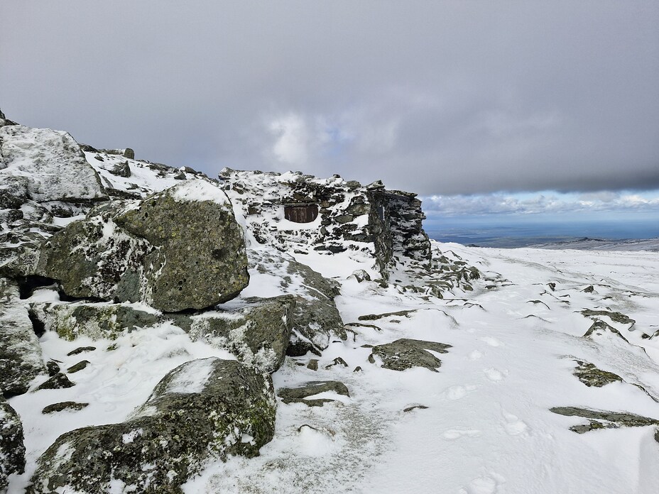The mountain refuge hut at Foel Grach