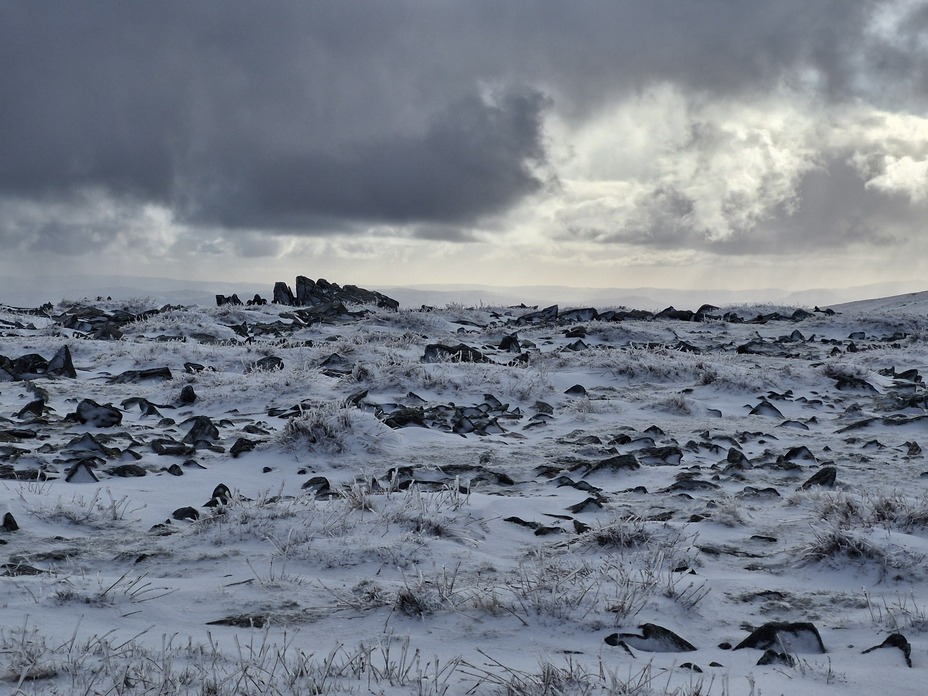 Rocky summit of Carnedd Gwenllian, Gyrn Wigau