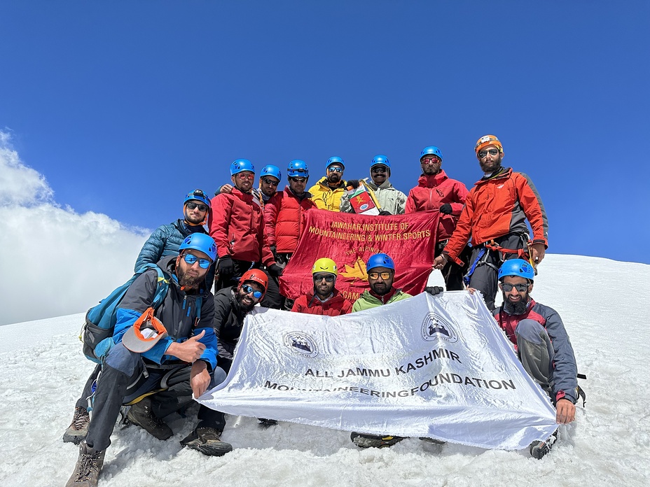 summit team kolahoi peak 5431m, Kolhoi Peak