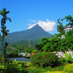 Wuzhi Mountain (五指山)