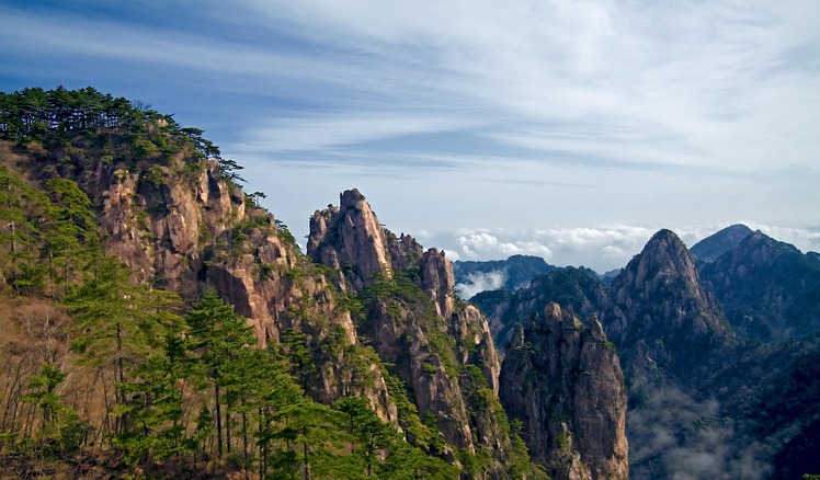 Mount Huang or Huangshan (黄山)