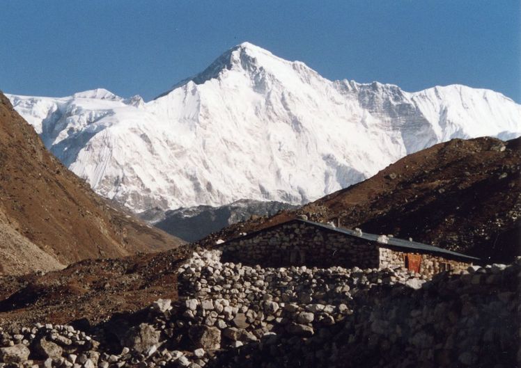 Cho Oyu or Qowowuyag ( 卓奧有山)