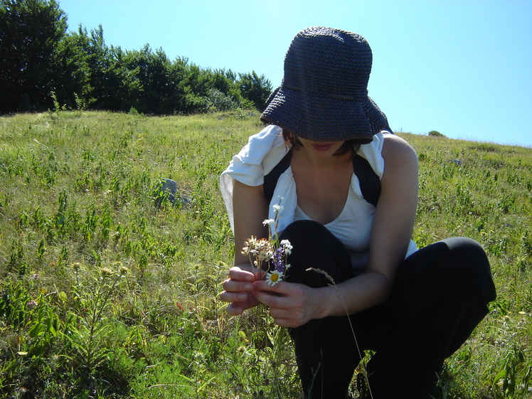 Girl with flowers, Trem - Suva planina