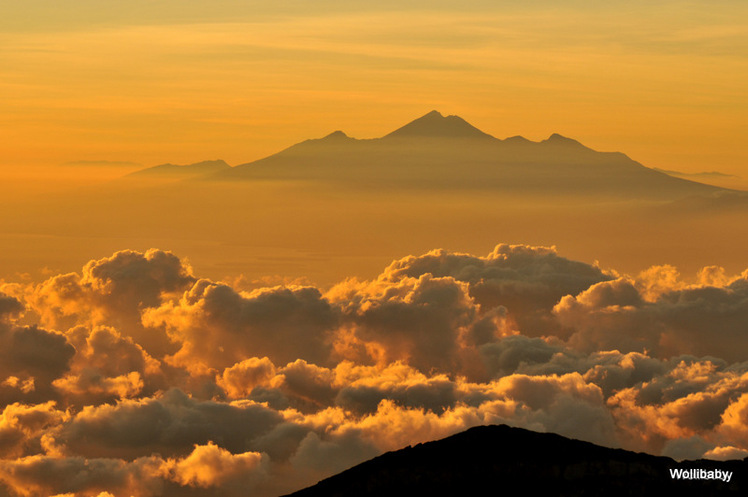 Rinjani at a distance of 106 km to the east,  after sunrise, Mount Agung