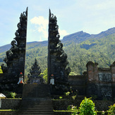 start at the temple Pura Pasar Agung, 1.600m, Mount Agung