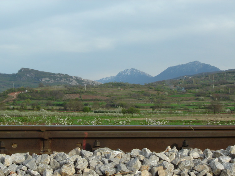 Trem ~ Sokolov kamen < In the distance ..., Trem - Suva planina