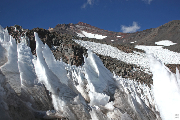 Penitentes en el Volcán San José, San José (volcano)