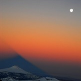 Amanecer con luna llena..., Volcan Lanin